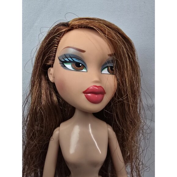 Bratz dynamite Meygan Doll With Outfit And Shoes- Not Complete - Picture 15 of 16